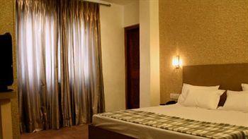 Fabhotel Prime Sarin Heritage