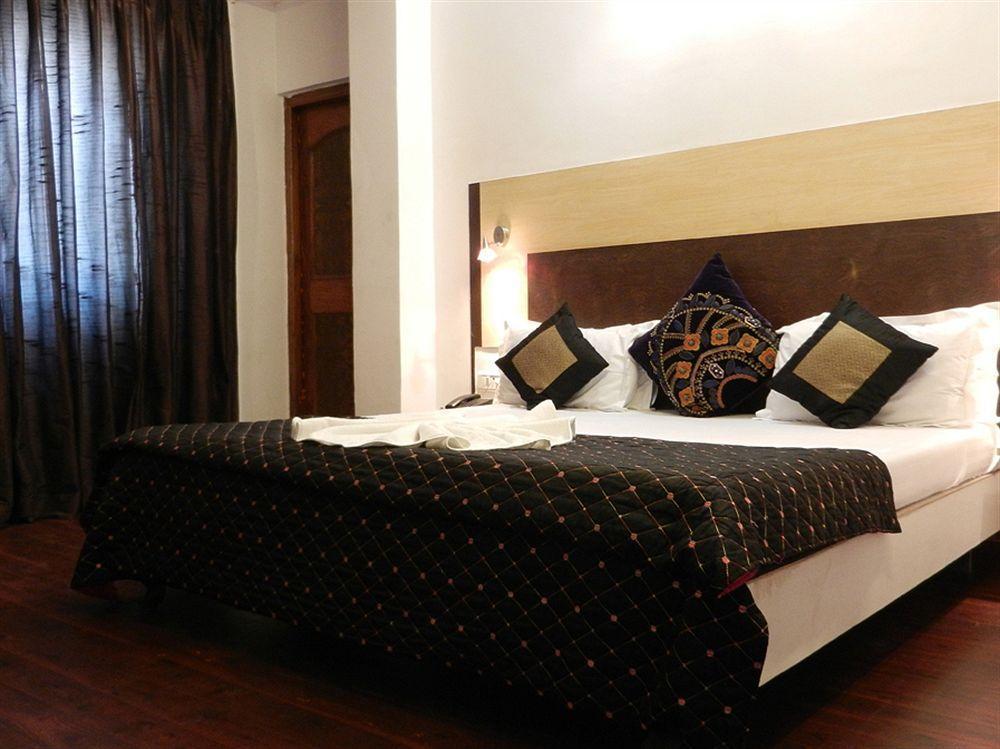 Fabhotel Prime Sarin Heritage
