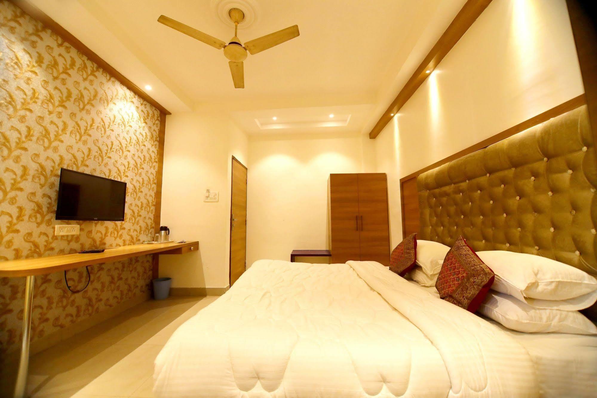 Fabhotel Prime Sarin Heritage